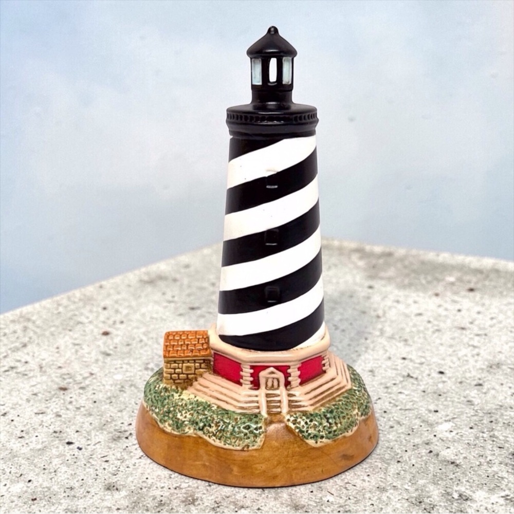 Vintage Cape Hatteras ,NC Striped Lighthouse Figurine that plays Ebb Tide GUC